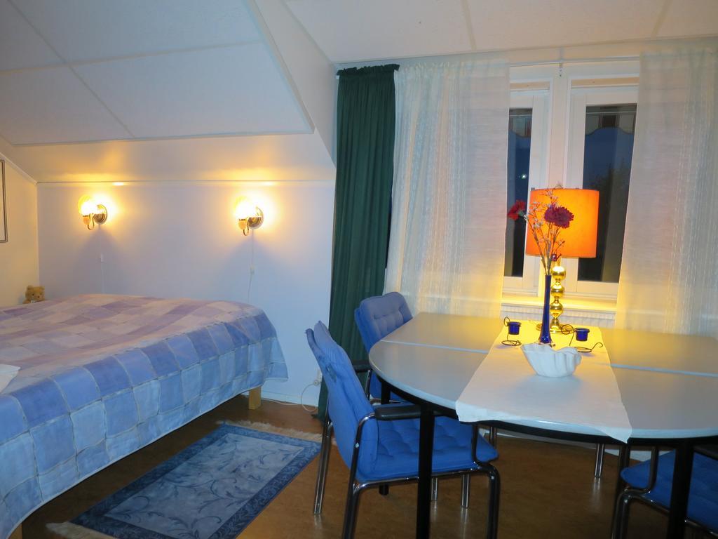 Dessans Cafe & Logi Hotel Pello Szoba fotó