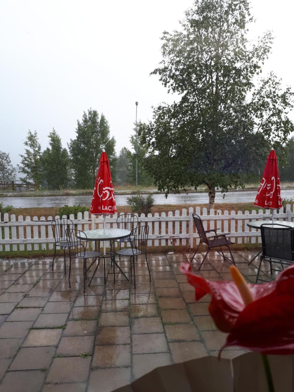 Dessans Cafe & Logi Hotel Pello Kültér fotó