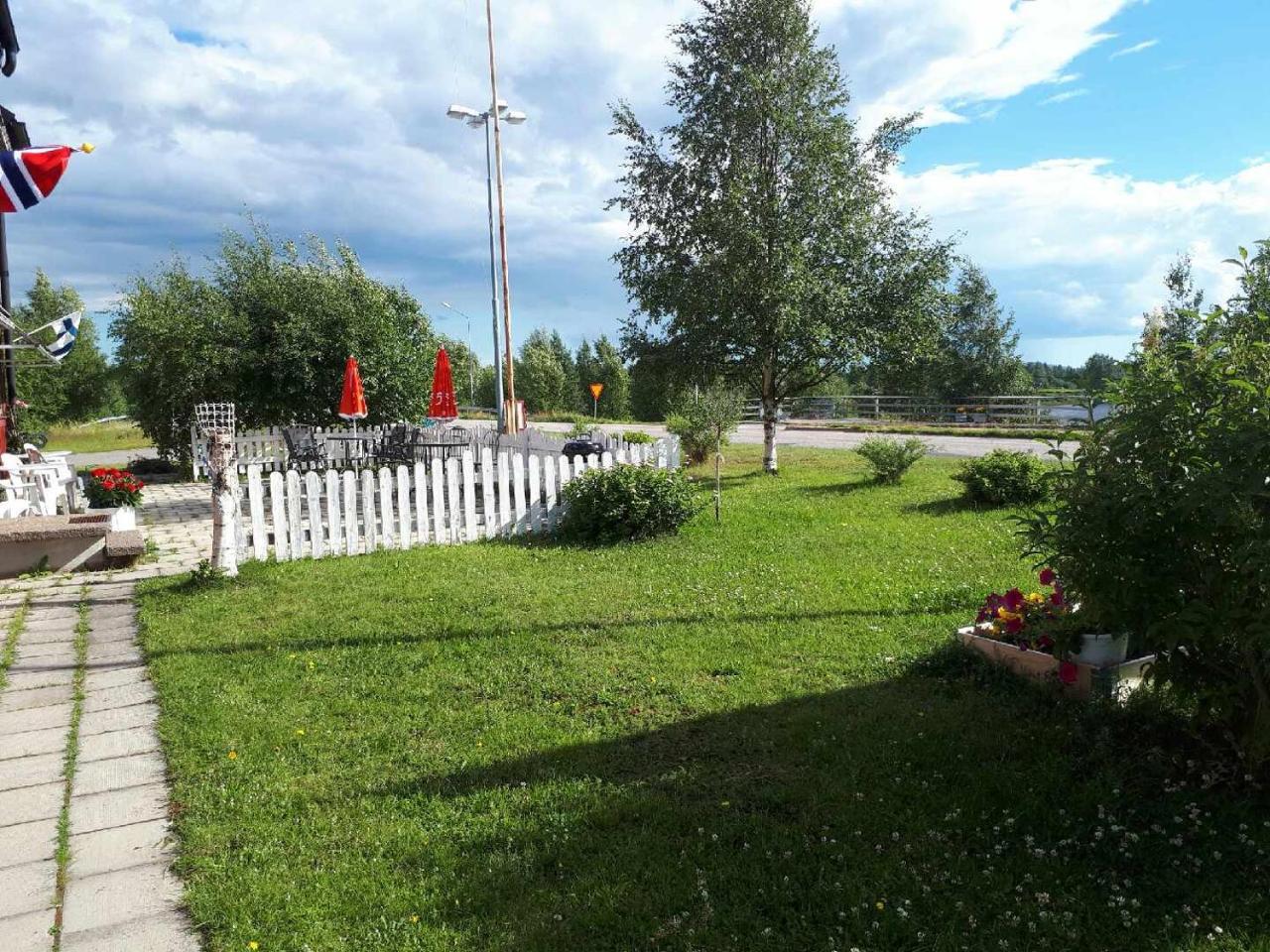 Dessans Cafe & Logi Hotel Pello Kültér fotó